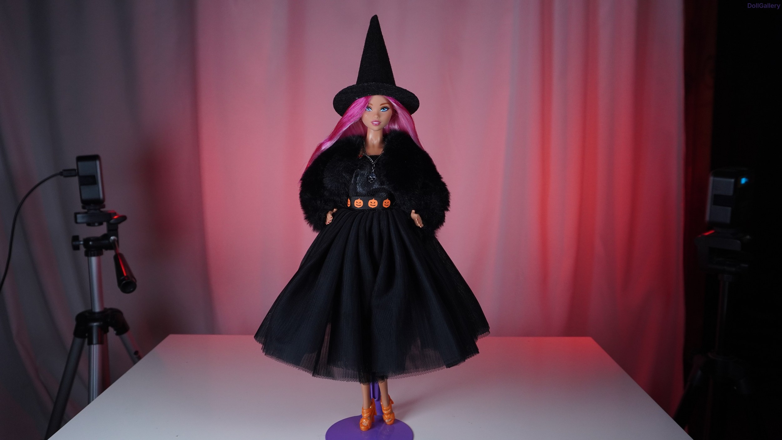 Кукла Barbie, Примерка Хэлллоуинских нарядов на барби