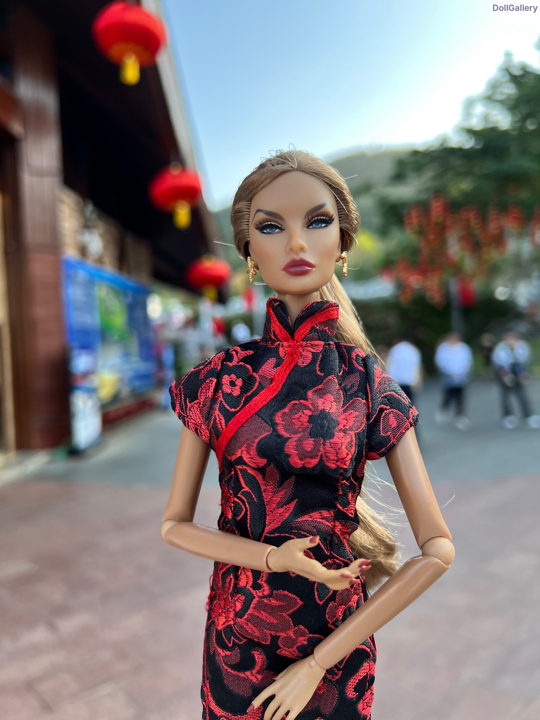 Кукла Integrity Toys, Natalia Fatale в Китае