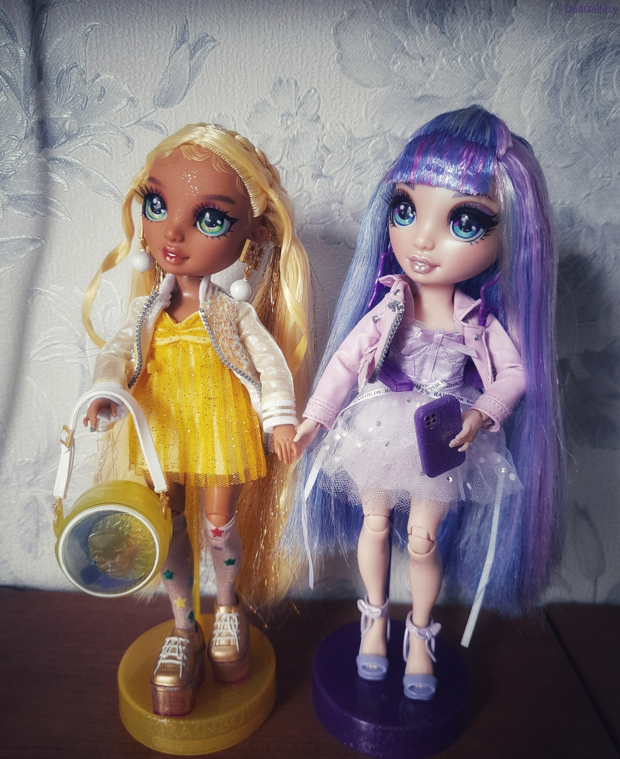 Кукла Popular, Sunny помогает с контентом для блога Violet